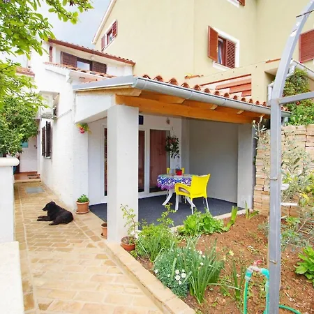 Apartment Studio-wohnung In Der Naehe Des Meeres Stinjan