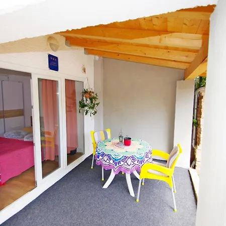 Studio-wohnung In Der Naehe Des Meeres Štinjan