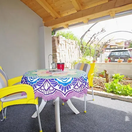 Studio-wohnung In Der Naehe Des Meeres Štinjan